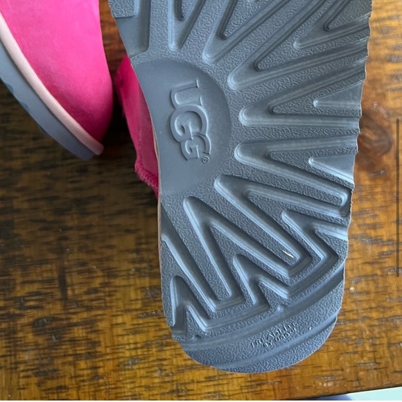 ✨SALE✨ Ugg pink bow boots ✨SALE✨ - Picture 4 of 7